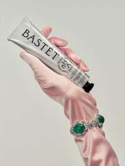 Brand Identity for an Oral Care Brand - thumbnail 1