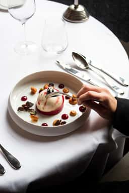 Boutique-hotel brand concept for Epicurian House - thumbnail 8