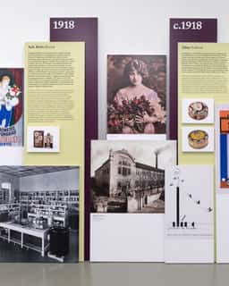 Exhibition Design for Fragrance and Form - thumbnail 3