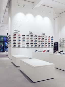Brand Identity for an Urban Running Concept Store - thumbnail 3