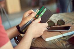 Brand Identity for a Smart Wallet - thumbnail 2