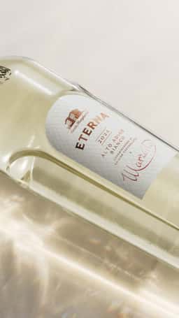 Packaging and Brand Identity for Eterna Ultra-Luxury White Wine - thumbnail 3