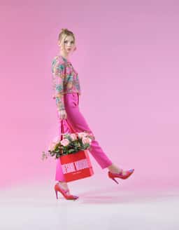 Branding and Packaging for a Flower Brand - thumbnail 4