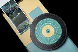 Packaging for a Hong Kong singer-songwriter’s vinyl record - thumbnail 7
