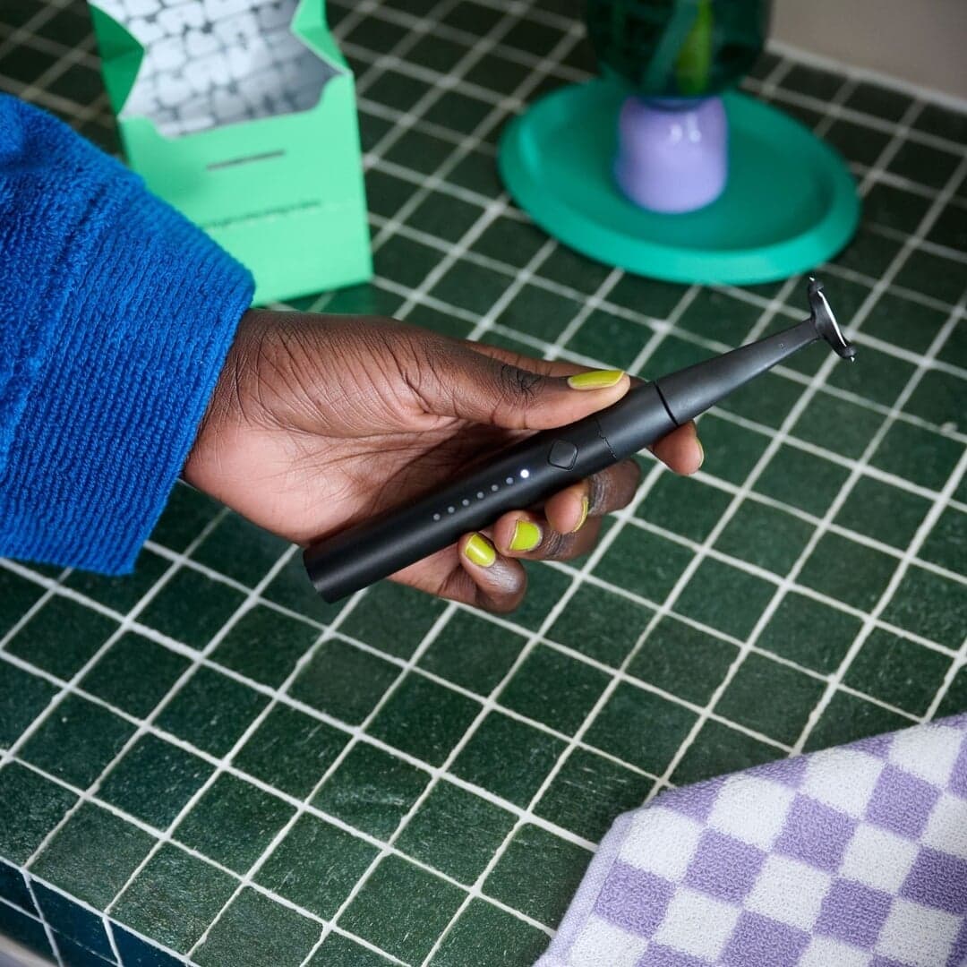 Brand Identity And Packaging For Planet-friendly Electric Flosser Flaus