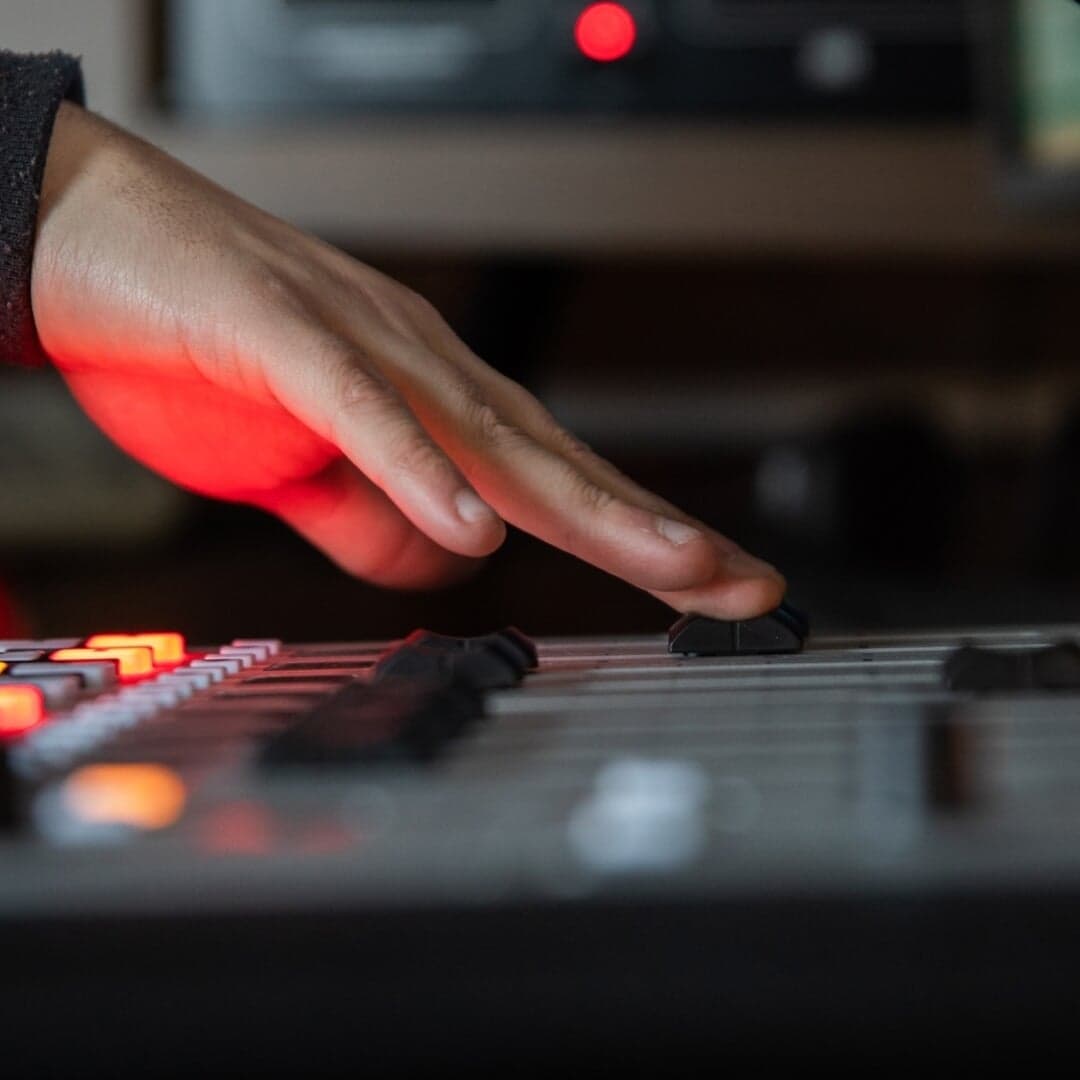 Brand Identity And Video Campaign For Wired 99.9 Fm