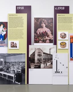 Exhibition Design for Fragrance and Form - thumbnail 2