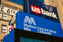 Wayfinding System for Madison Mile - thumbnail 6