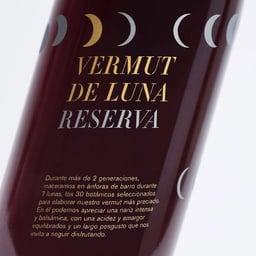 Packaging Design for Vermut De Luna Aperitif cover image