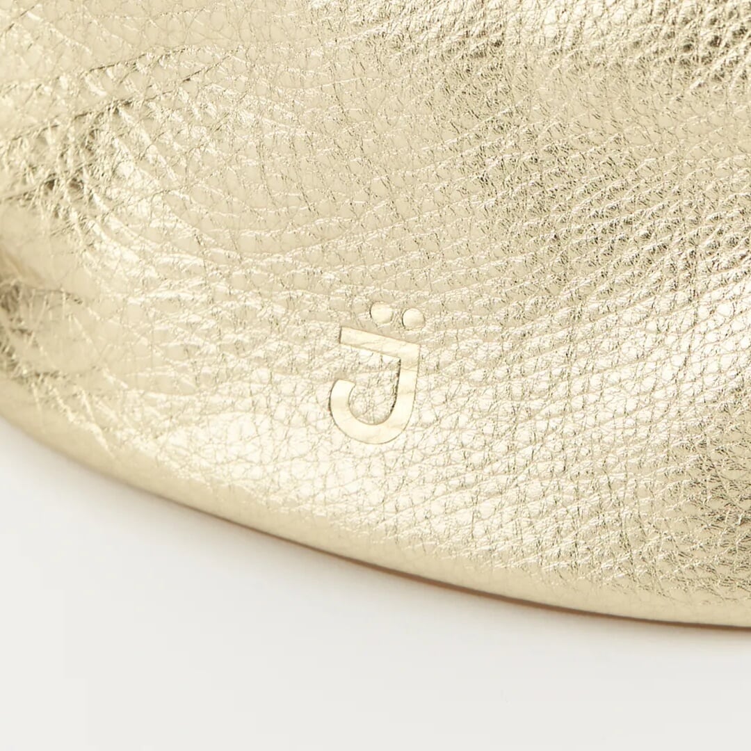 Visual Identity Redesign for Jenёk Fashion Brand