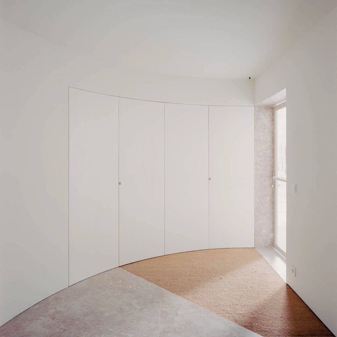 Signage Design for Roberto Ivans 727