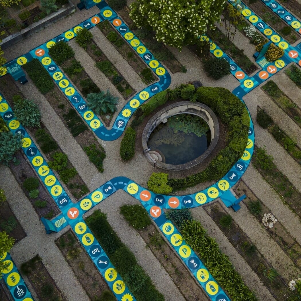 Illustration and Wayfinding for an Interactive E-Mobility Installation